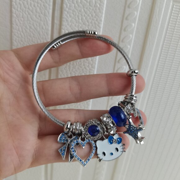⭐ Silver & Navy Hello Kitty Charm Pendant Tone Bangle Bracelet Silver & Navy 💖 - Picture 1 of 4
